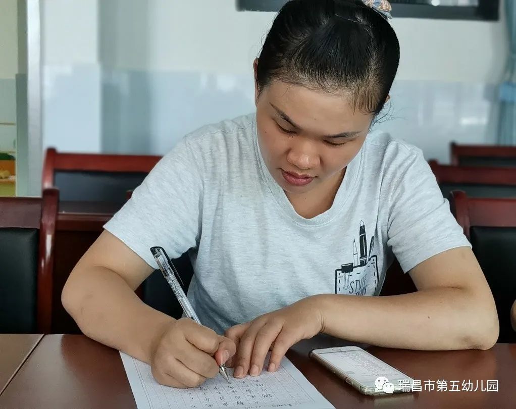 幼儿园普通话推普活动宣传图片,幼儿园普通话推普周活动简报