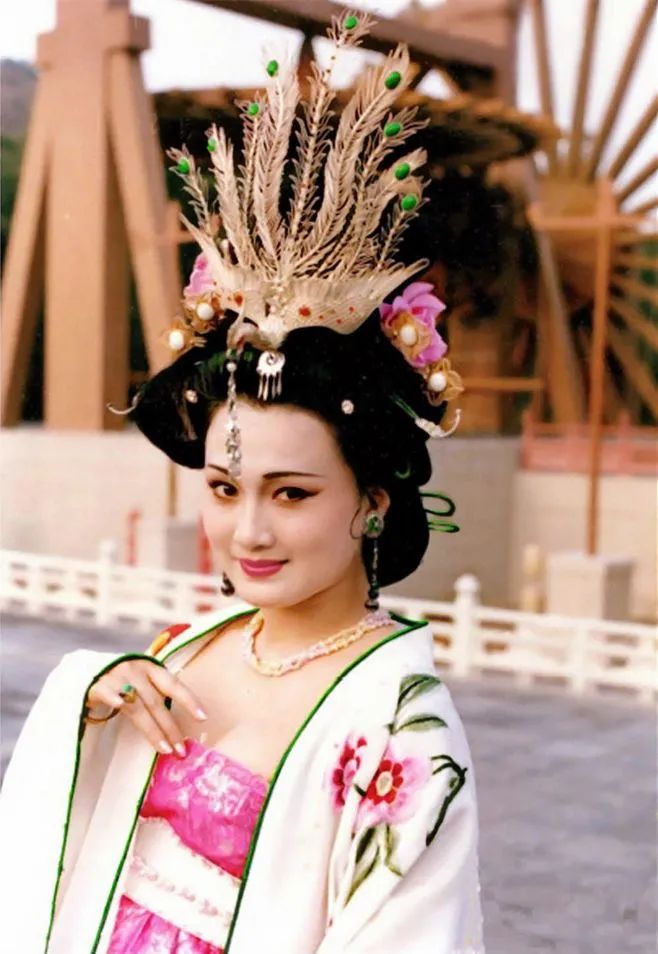 拜托给赵露思们好好梳下头