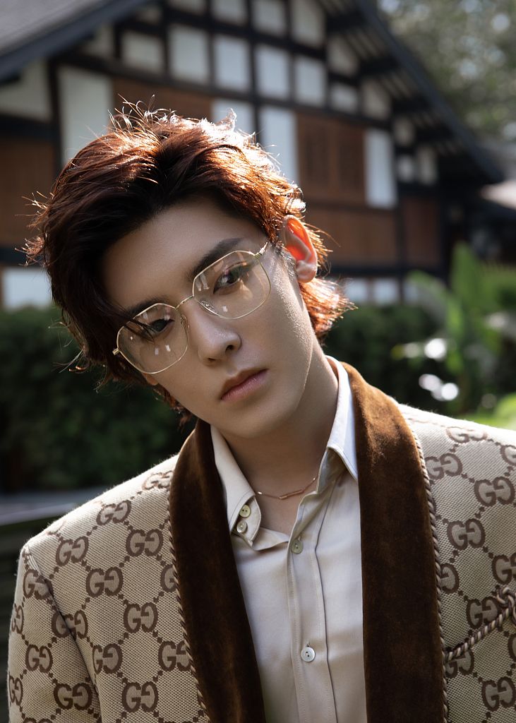 侯明昊帅造型,侯明昊雅痞三七