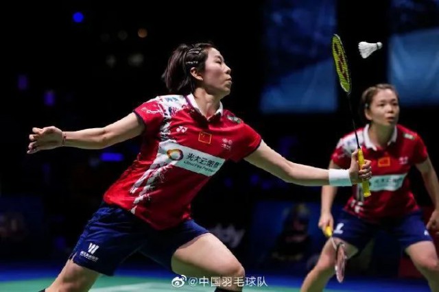 国羽尤伯杯夺冠何冰娇,何冰娇苏迪曼杯球拍