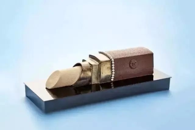 prada菜市场扔菜被拍到,prada菜市场卖的贵吗