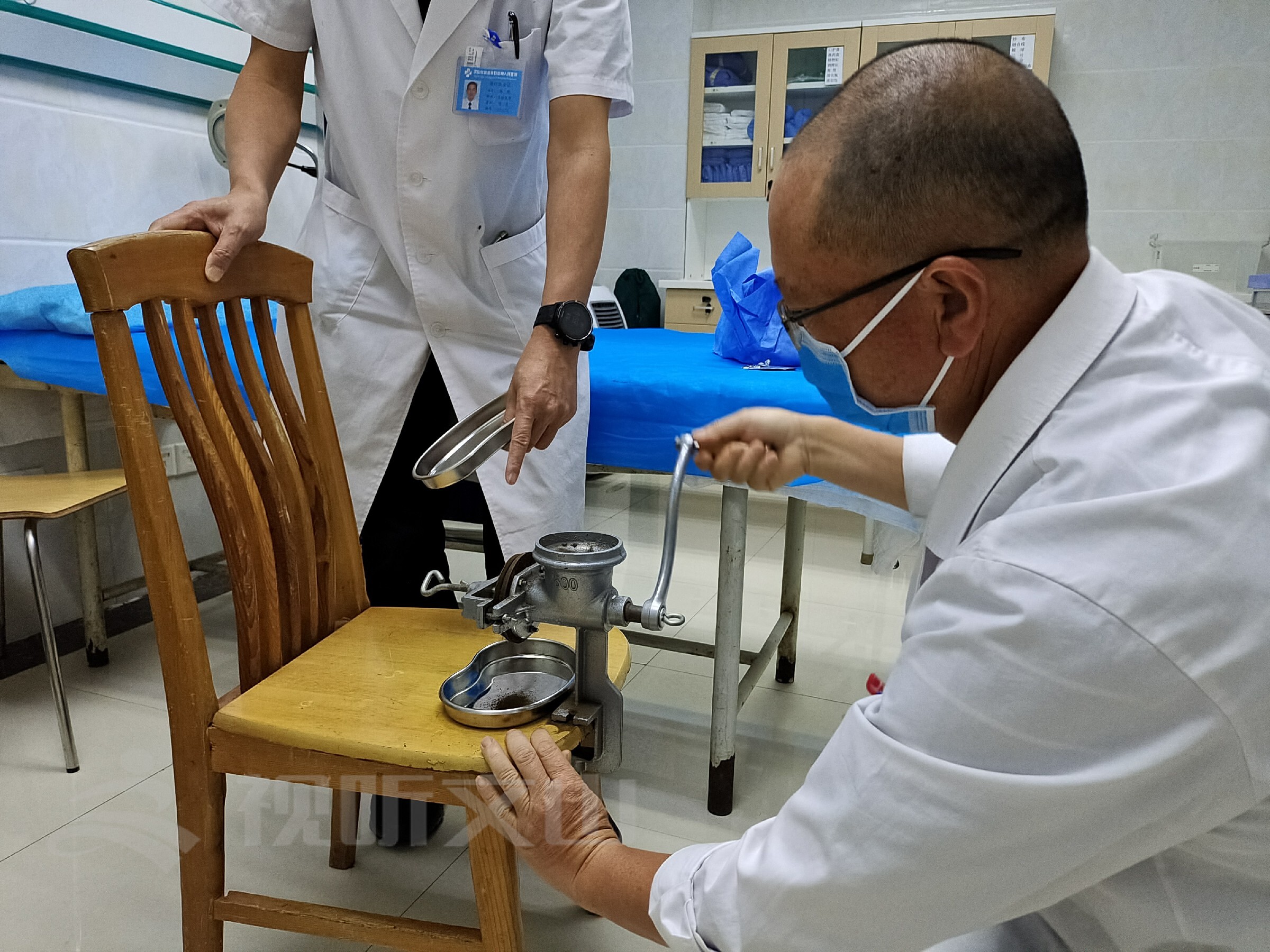 在野外被蛇咬自救,户外被蛇咬伤急求办法