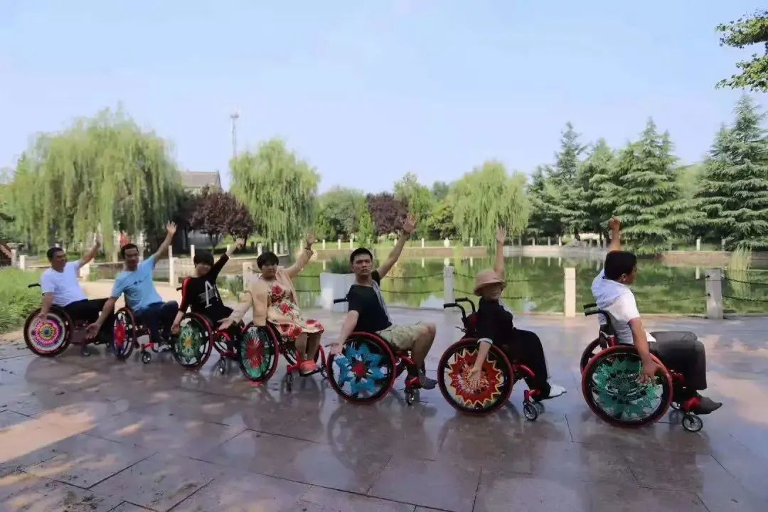 看见她好像又一个“张海迪”来了