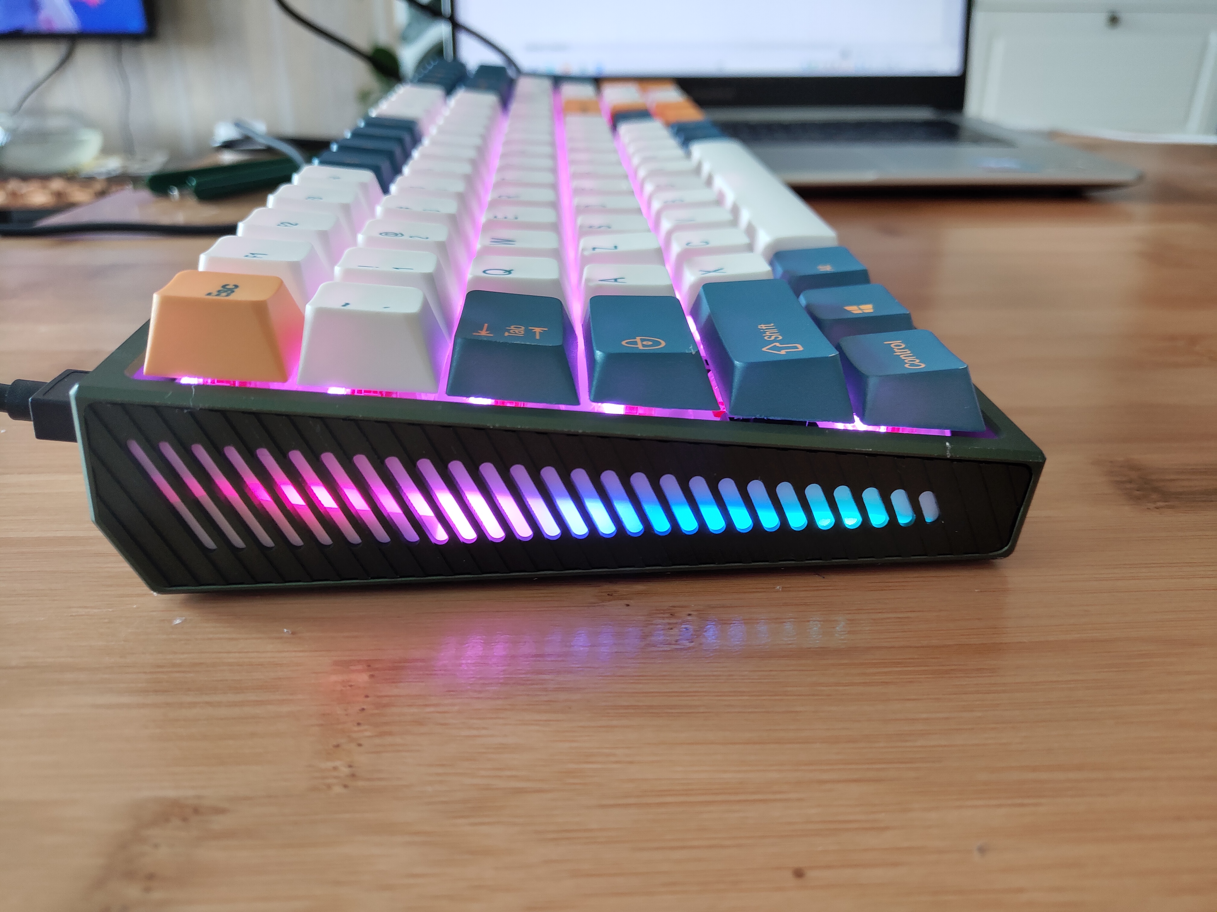 樱桃轴的键盘和普通轴的键盘区别,100-200元的机械键盘樱桃轴