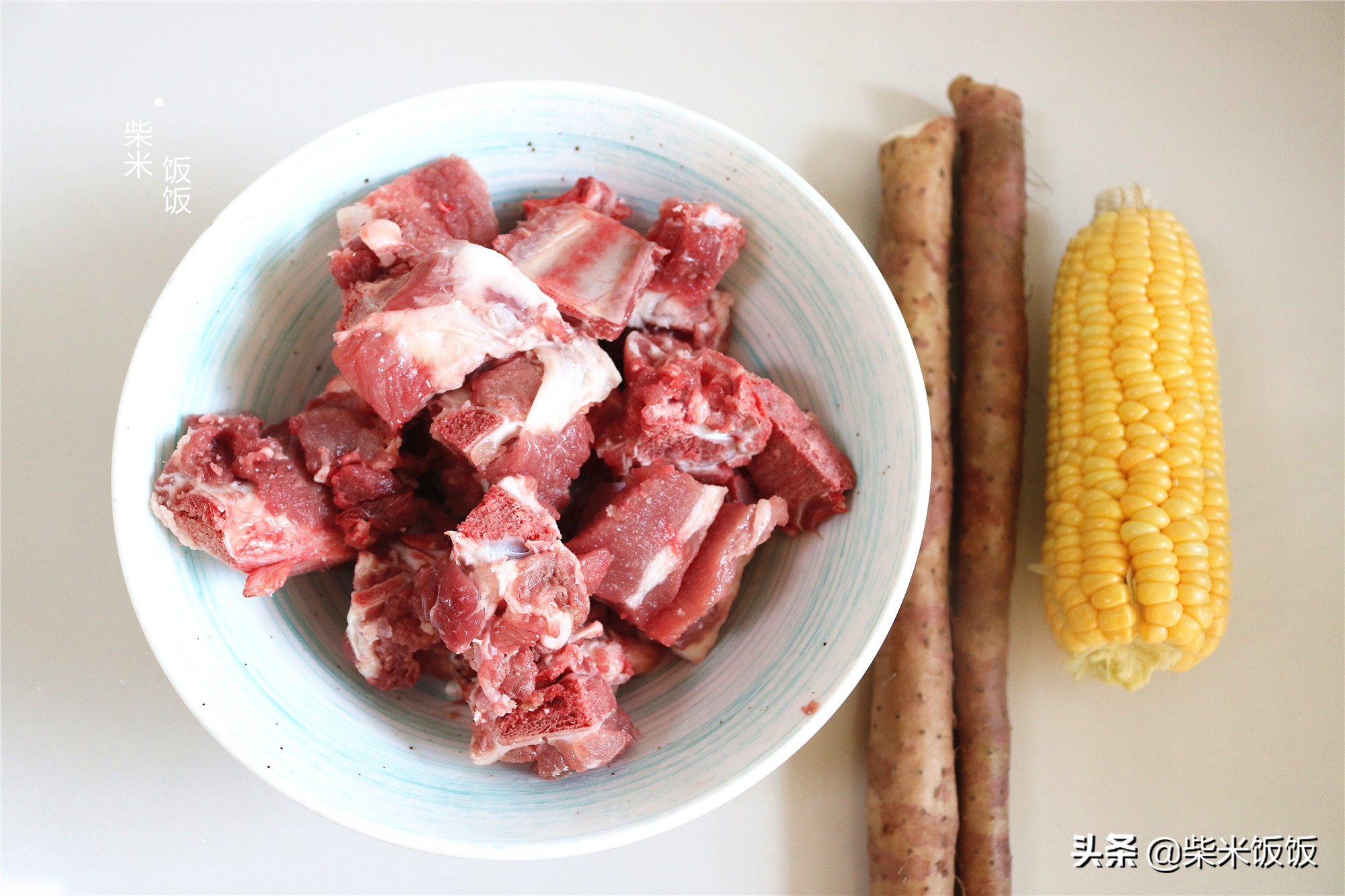 排骨海带汤是先放盐还是后放盐,排骨炖汤里面放什么好吃