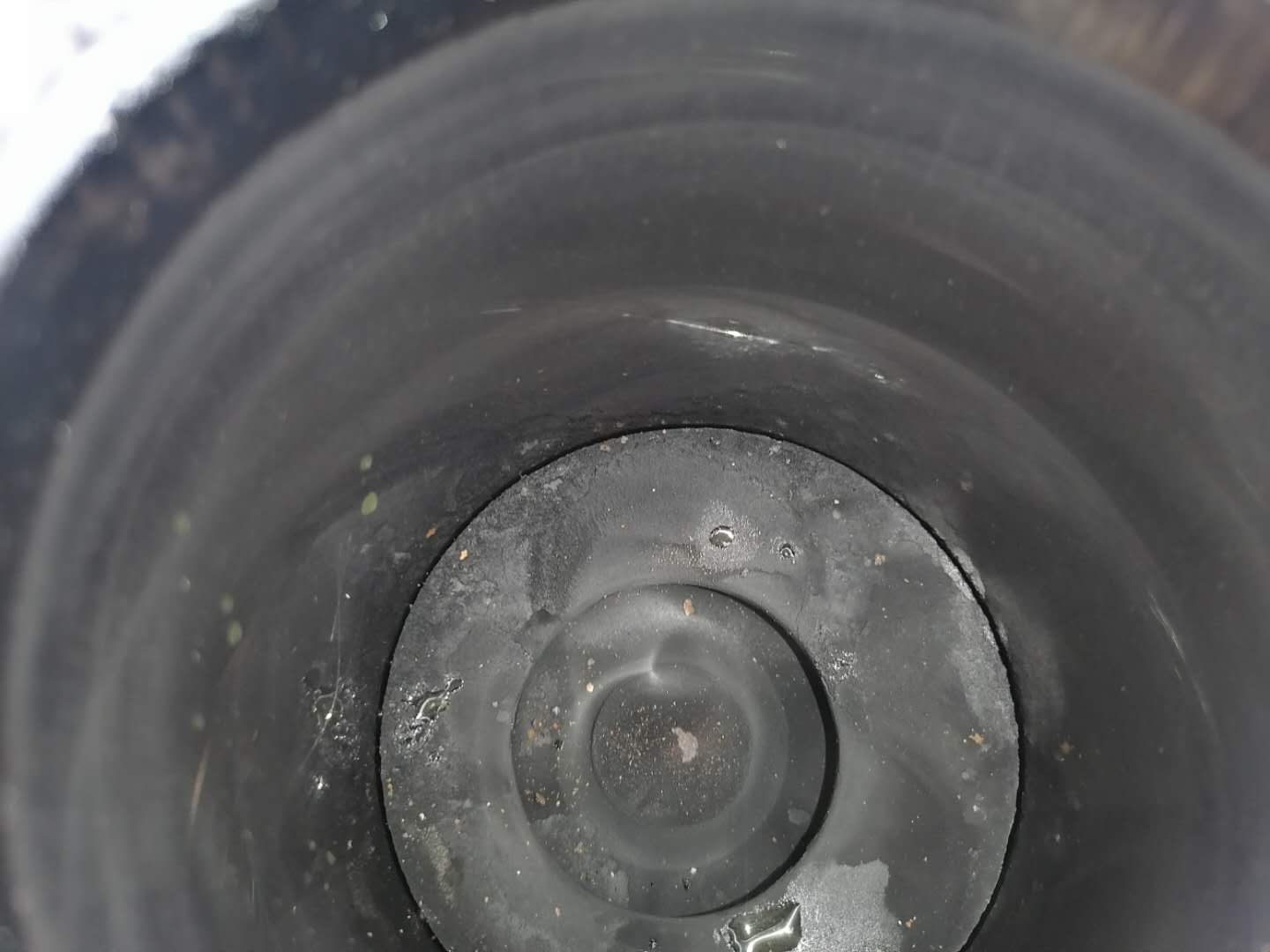 才跑4万公里货车烧机油怎么回事,发动机烧机油活塞发黑