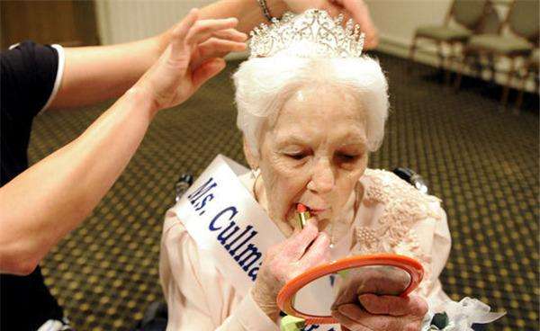 泰国人妖无儿无女，老了怎么办？结局让人心寒