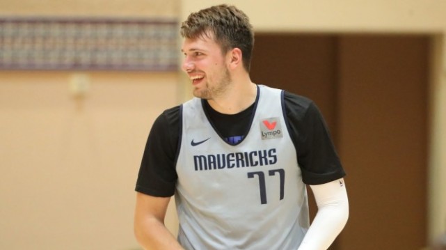 东契奇变向跳投,东契奇投篮慢动作集锦