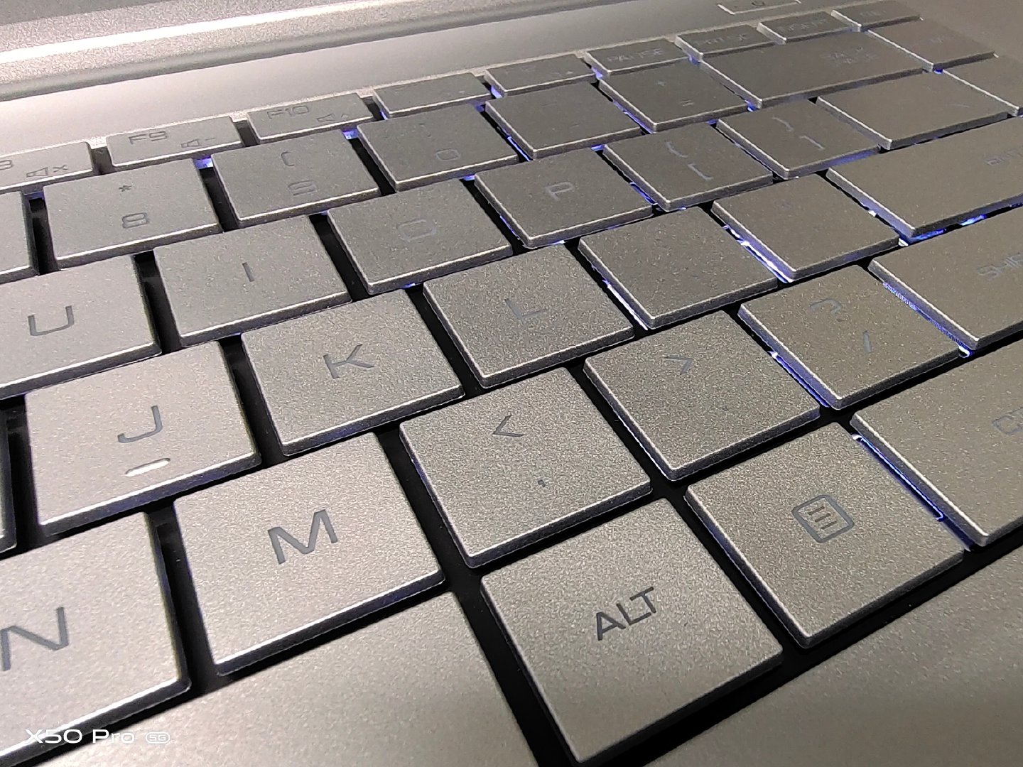 机械革命4060笔记本中正评测,机械革命code01