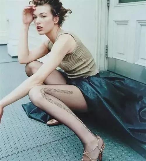 能被称“最美女战神”，可不只是她打了15年丧尸