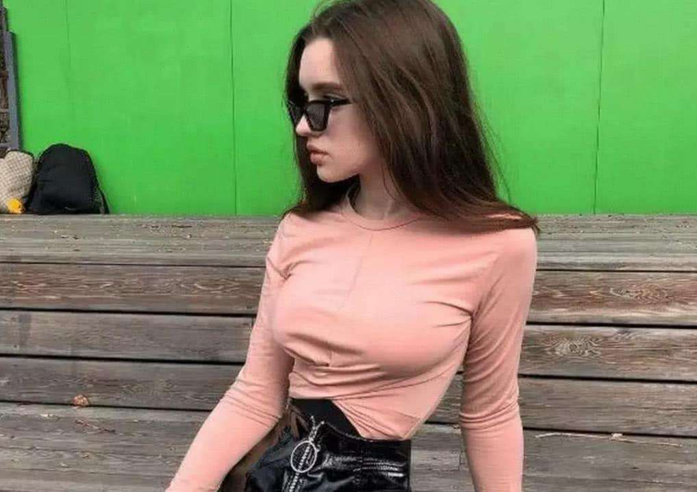 小女孩蚂蚁腰,十五岁俄罗斯少女蚂蚁腰