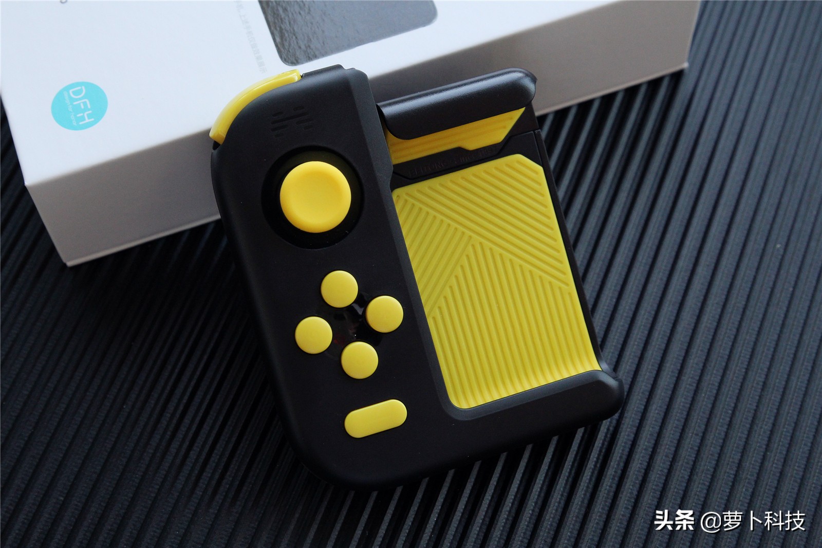 北通h1游戏手柄测评,北通h1手柄玩和平精英怎么锁定