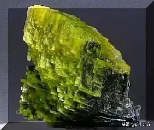 看到哪些标志要远离呢,看到这几种东西千万不要捡