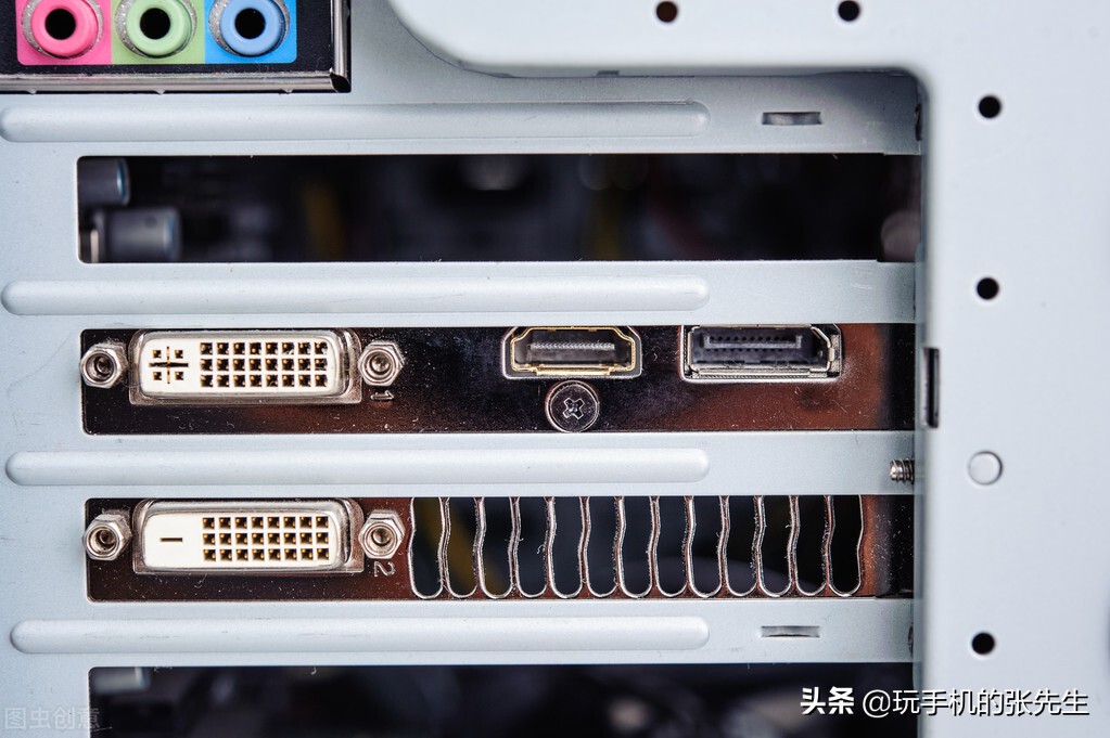 电脑显示器无信号重启一下又正常,电脑挪了个位置显示器显示无信号