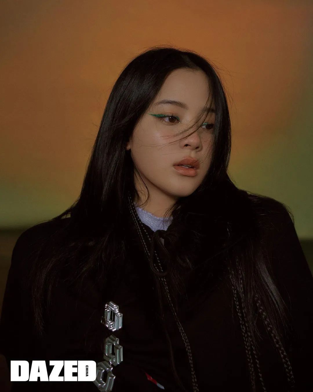 王嘉尔炸裂现场宣美 (王嘉尔宣美最新视频)