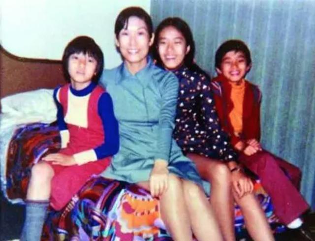 五十八岁的周星驰,58岁周星驰罕见亮相