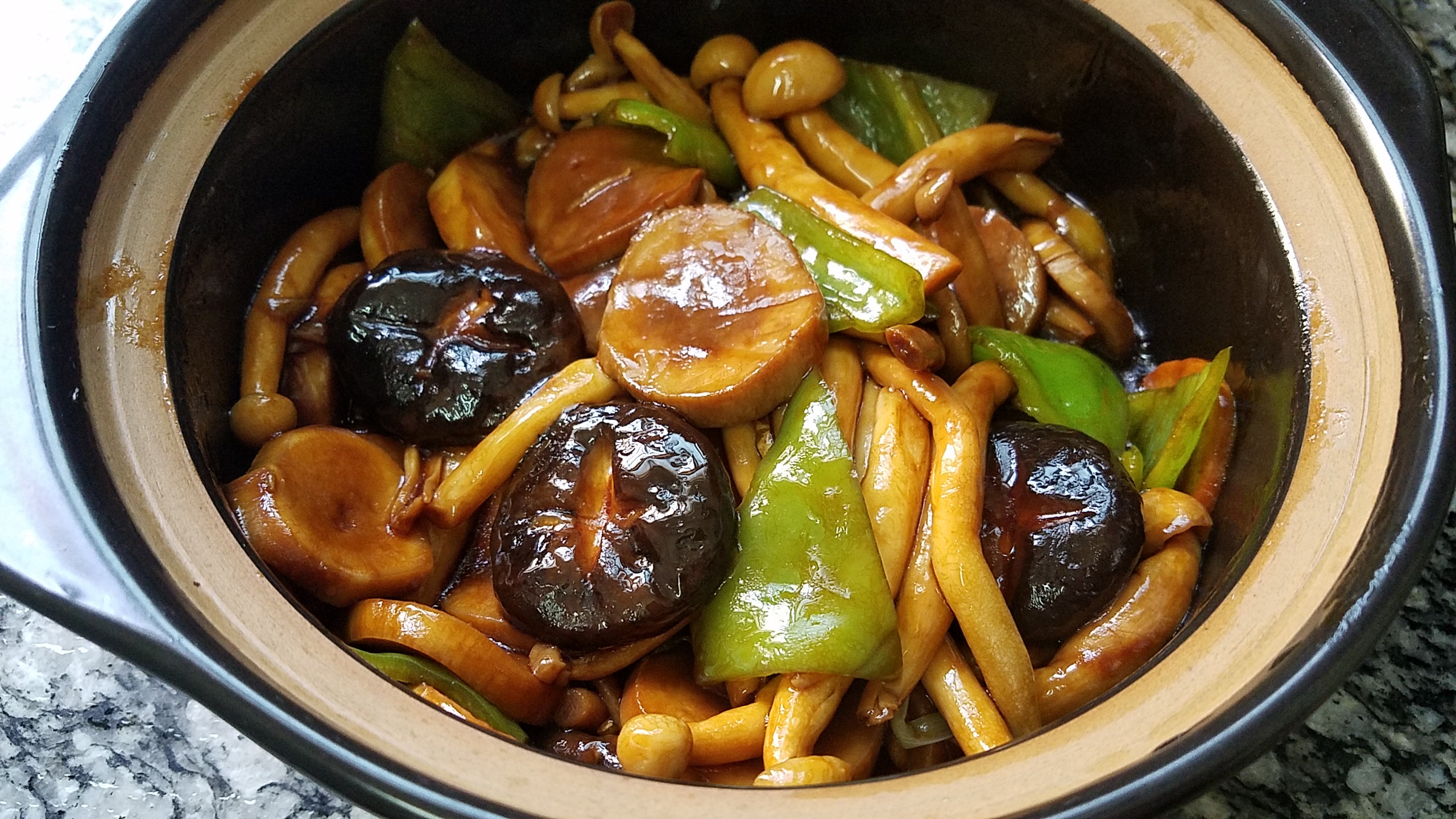 炒香菇炖鸡家常做法,炒香菇家常做法要不要焯水