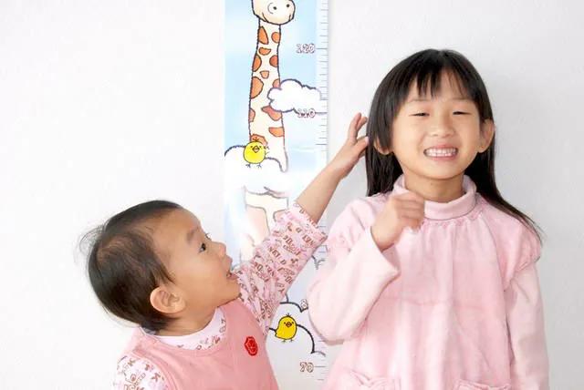 3岁小孩子身高标准表,3岁小孩身高90cm正常吗