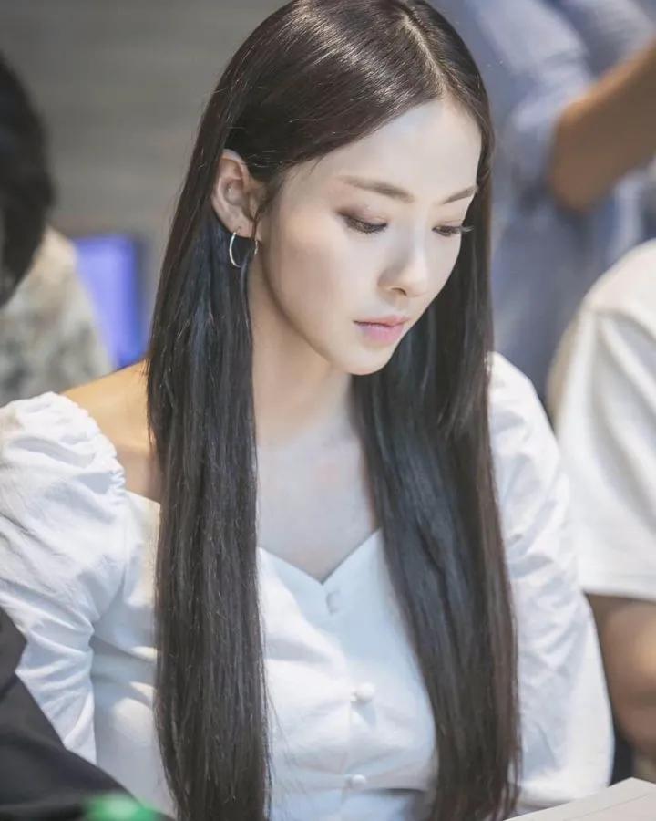 肩宽的人怎么穿才好看,肩宽的女生怎么穿好看