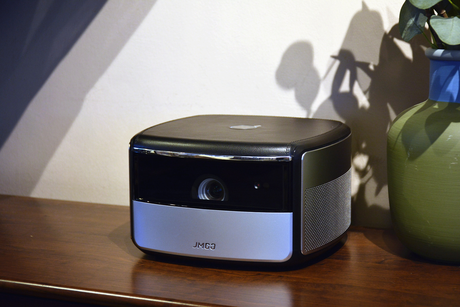 坚果4k超高清投影仪,坚果j10和当贝x3投影哪个好