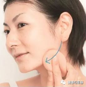 额头肤色暗沉怎么改善,改善暗沉提亮肤色护肤