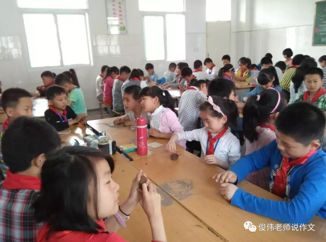 泥巴里的童年故事,泥巴里的童年视频大全