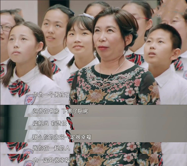 狠心妈妈强迫儿子学习,狠心妈妈一味逼着孩子学习