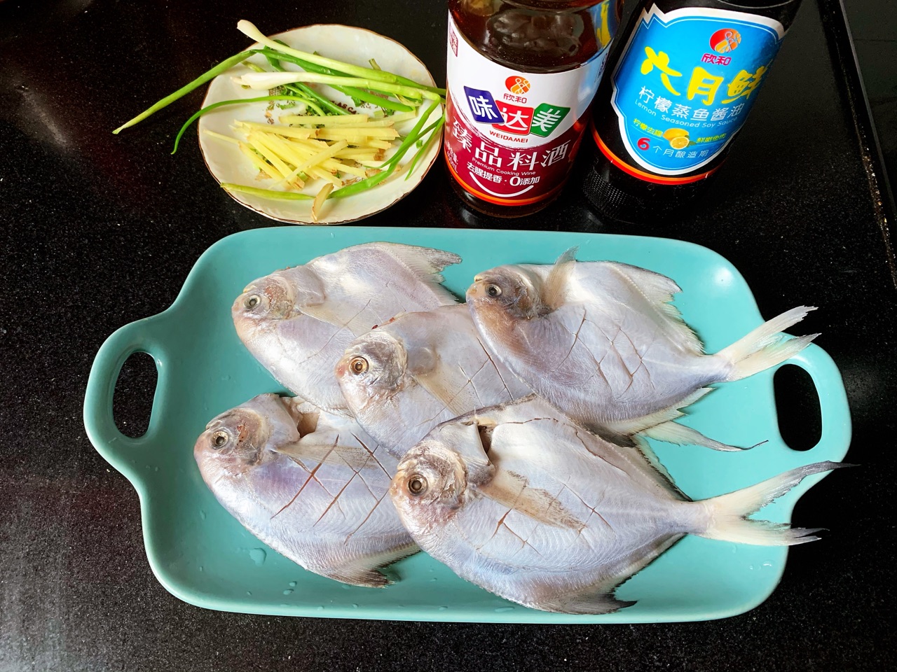 清蒸鲳鱼的做法最正宗的做法,清蒸鲳鱼是用鲜鲳鱼还是冻鲳鱼