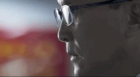 56岁老戏骨新戏开场即火,曾经眼袋都有戏的他,这次好像不一样?