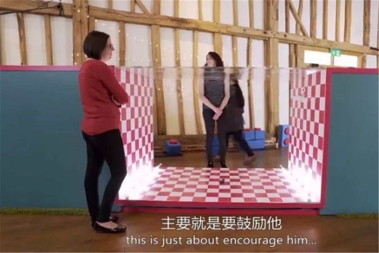 婴儿下楼梯总感觉害怕,孩子胆小不敢下楼梯怎么办