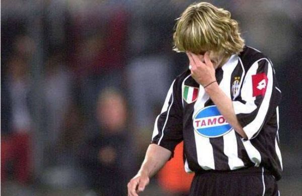 球场悲伤时刻,球场上的悲情瞬间