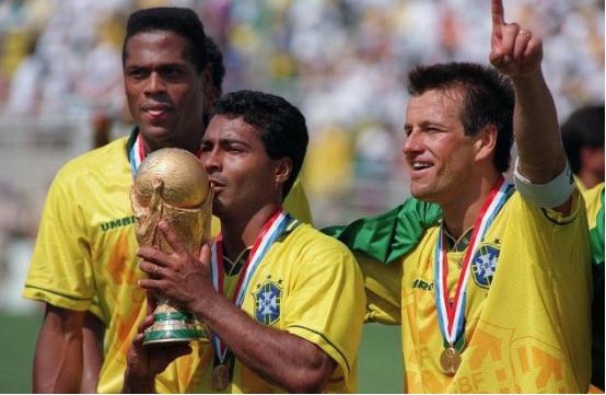 独狼罗马里奥和梅西,独狼罗马里奥进了几个球