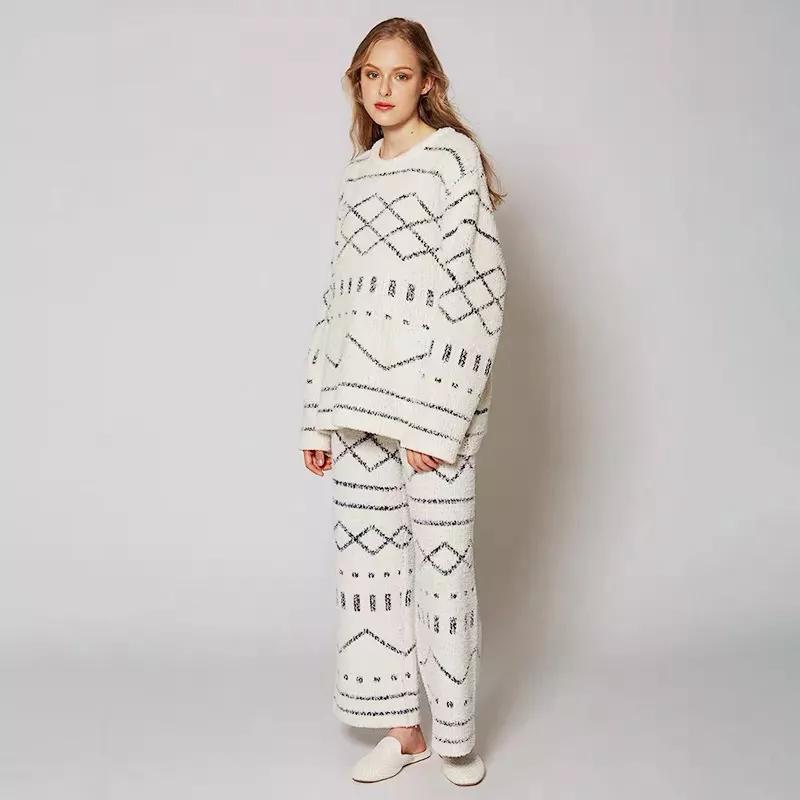 即使不出门也要穿出睡衣的别致,穿睡衣成了一种时尚