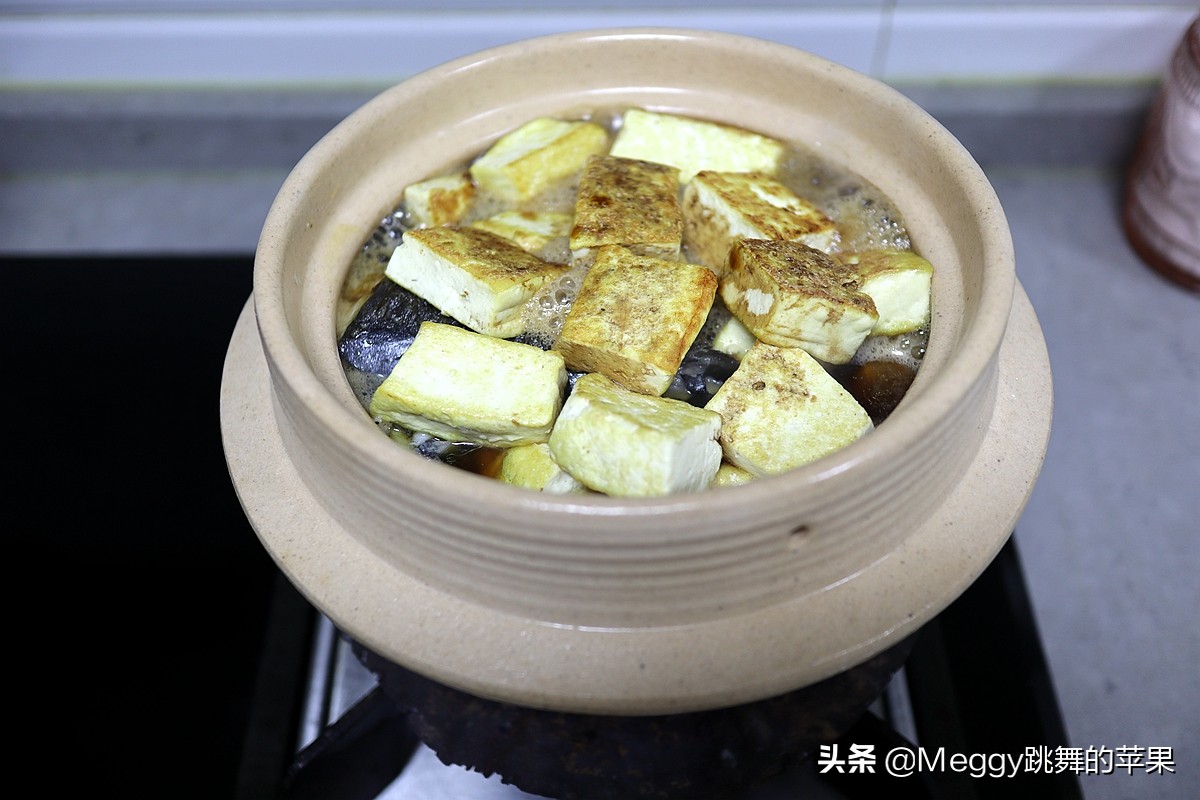 豆腐炖鱼块大锅饭正宗做法,春节炸鱼块炖豆腐