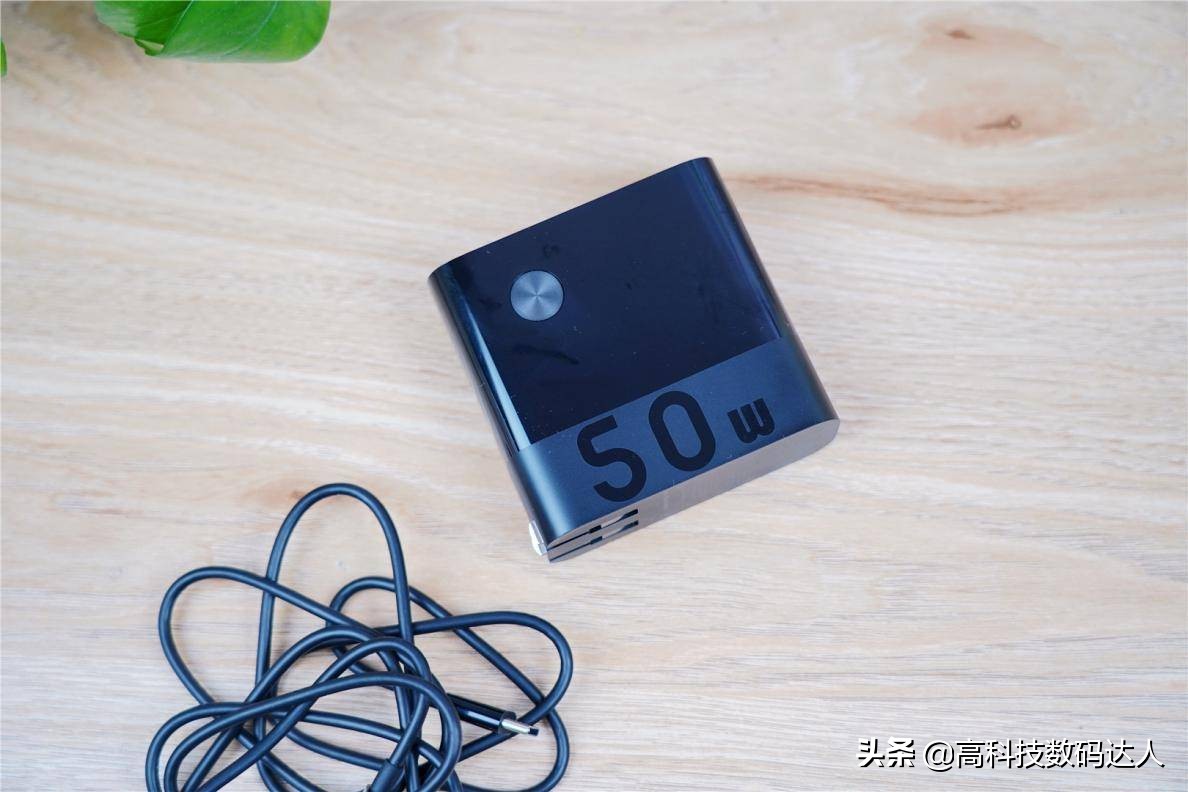 小米充电宝三向充电,小米充电宝用双向usb接口充电