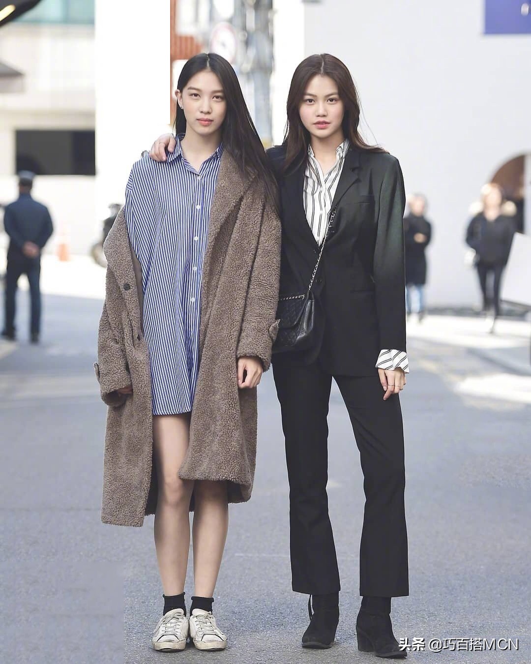 韩国闺蜜街拍，一起出街回头率百分百，秋冬逛街可以约起来