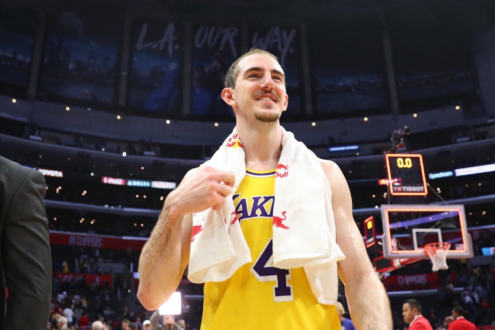 最近湖人卡鲁索为什么不上场呢,湖人卡鲁索詹姆斯