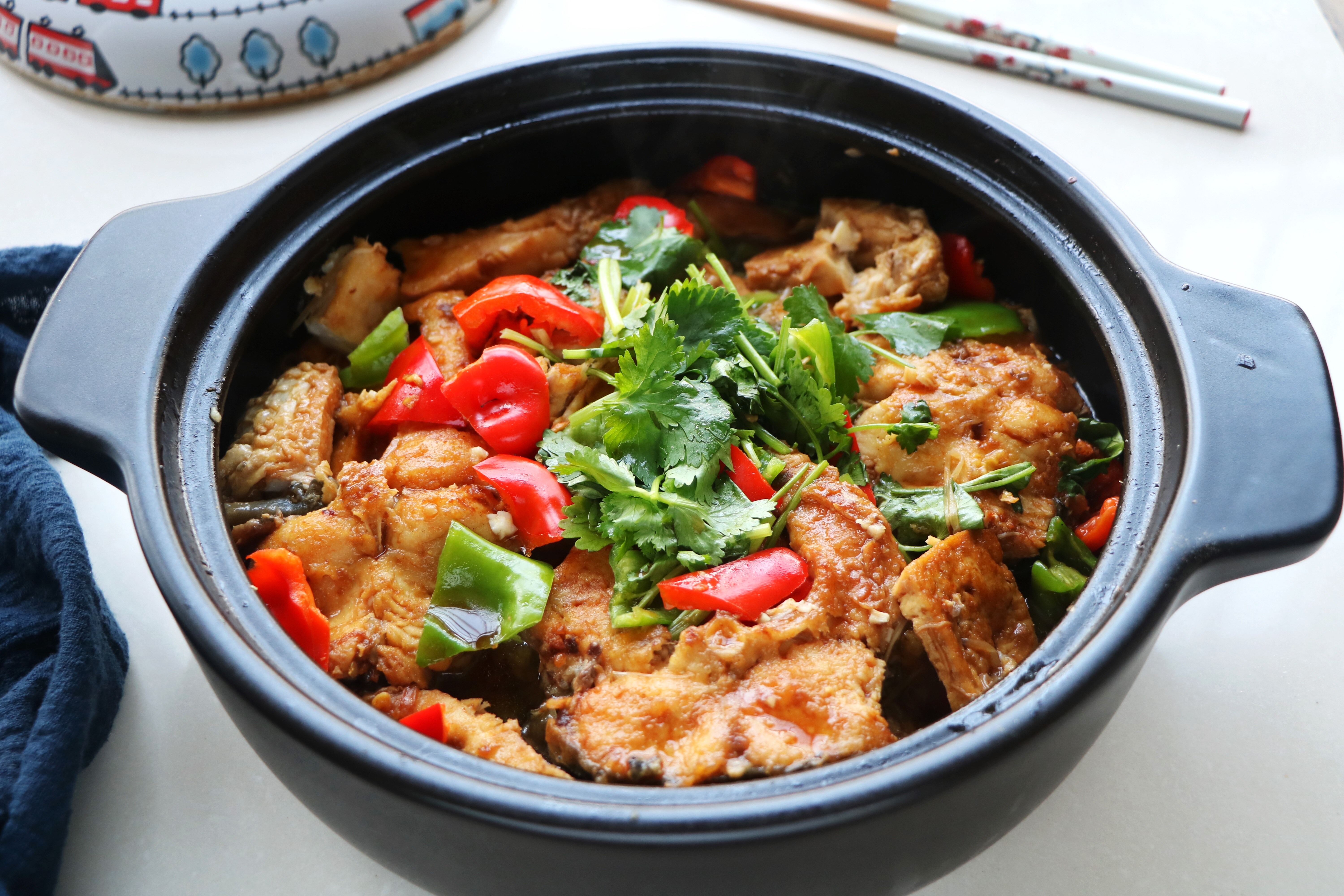 不加一滴水炖出来的草鱼又鲜又嫩,红烧草鱼的家常做法简单不做辣的