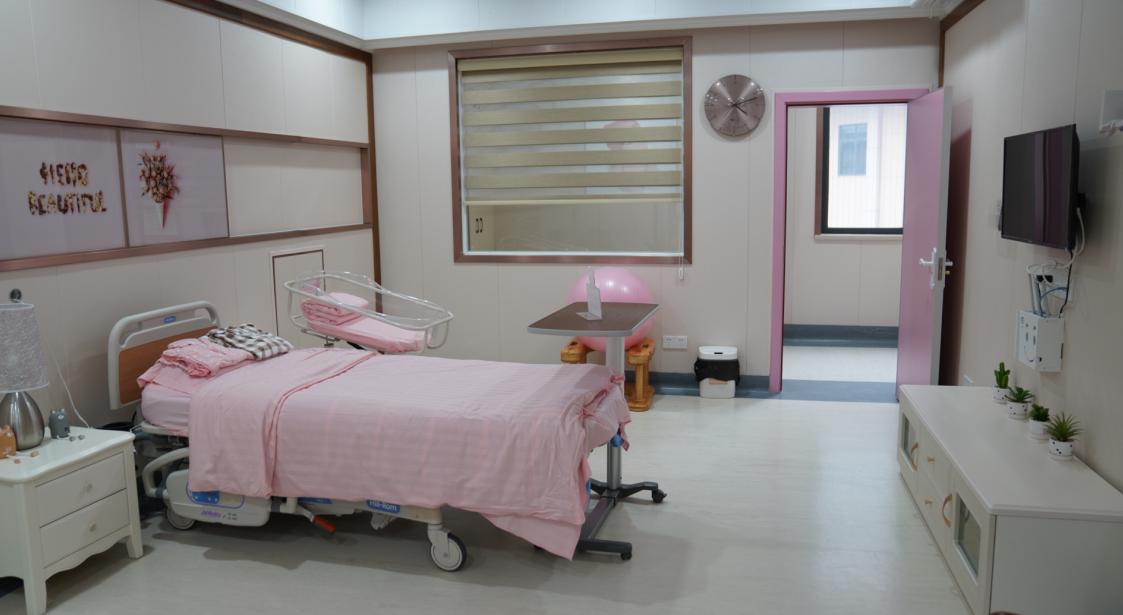 分娩时家属陪同,家庭化产房分娩方式