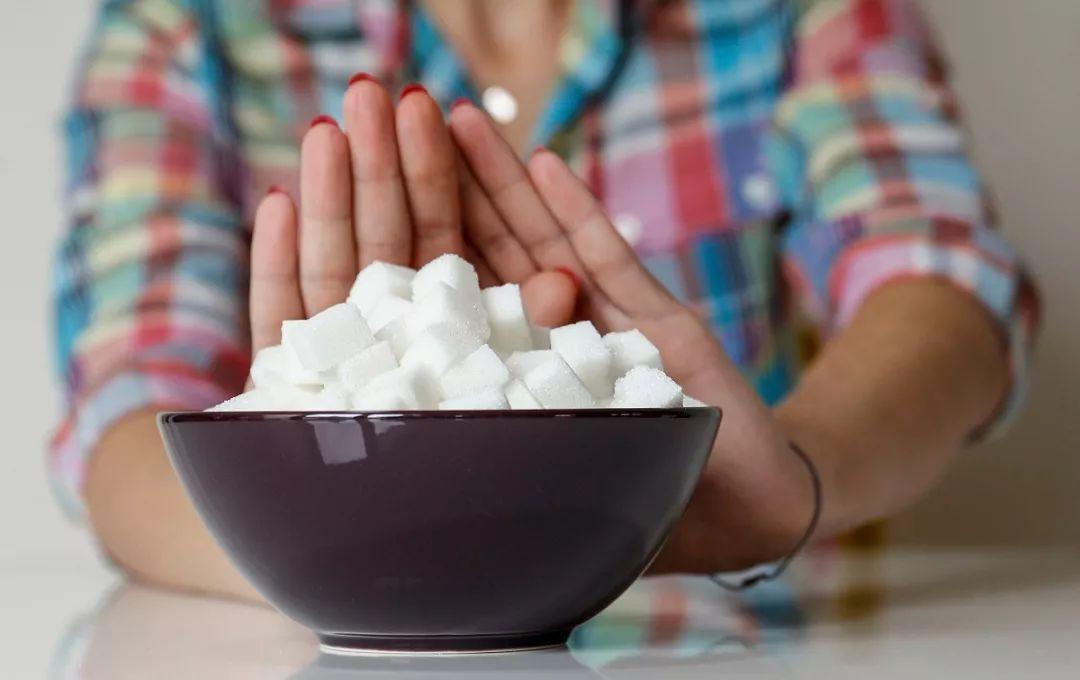 女人绝经后怎样老得慢些呢 (老得慢的女人都有哪些特征)