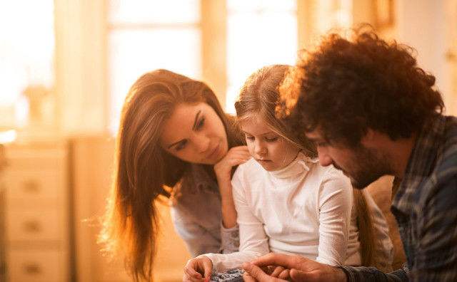 孩子玻璃心一批评就想哭,孩子玻璃心一批评就哭怎么办