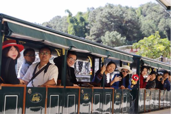 v视角看时尚,v视角换个角度看世界