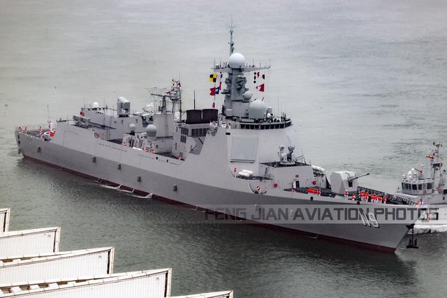 两艘航母同时下水,老牌船厂