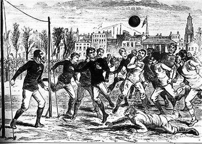 详解红魔曼联的诞生及其初期发展轨迹：从破产解散到足坛标杆