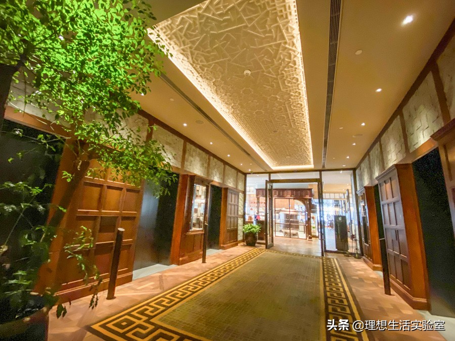 住在广州瑰丽酒店看外面风景,广州瑰丽酒店看到整个广州夜景