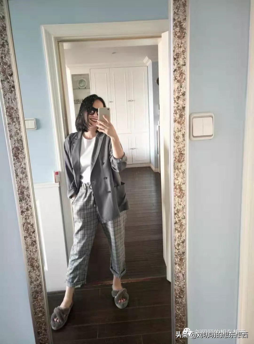 白t穿搭高级感西装,今年超级火的白t加西装外套