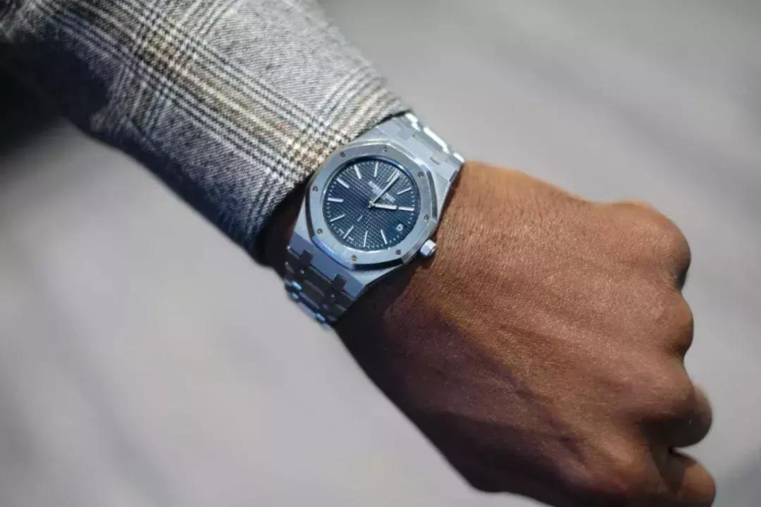 鹦鹉螺腕表,棱角分明的手表居然也可以很温柔