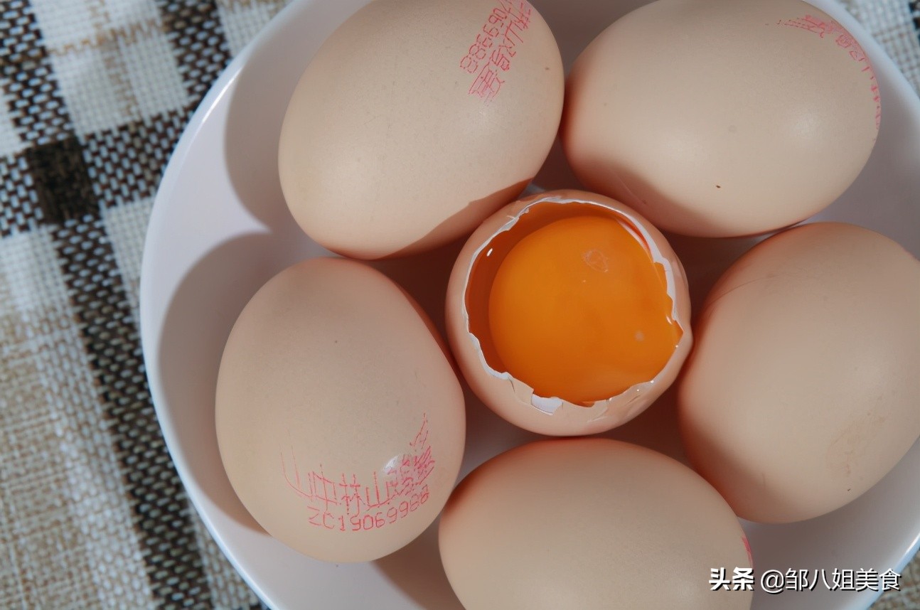 买鸡蛋挑大的还是挑小的,买鸡蛋注意这几点