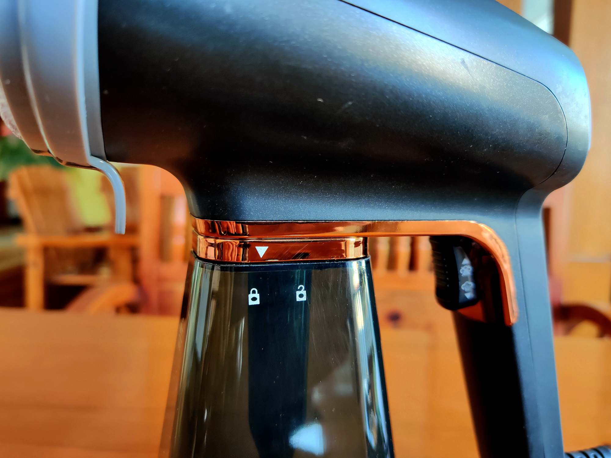 家居旅行都实用，卓力出品的衣未手持挂烫机，300多香不香