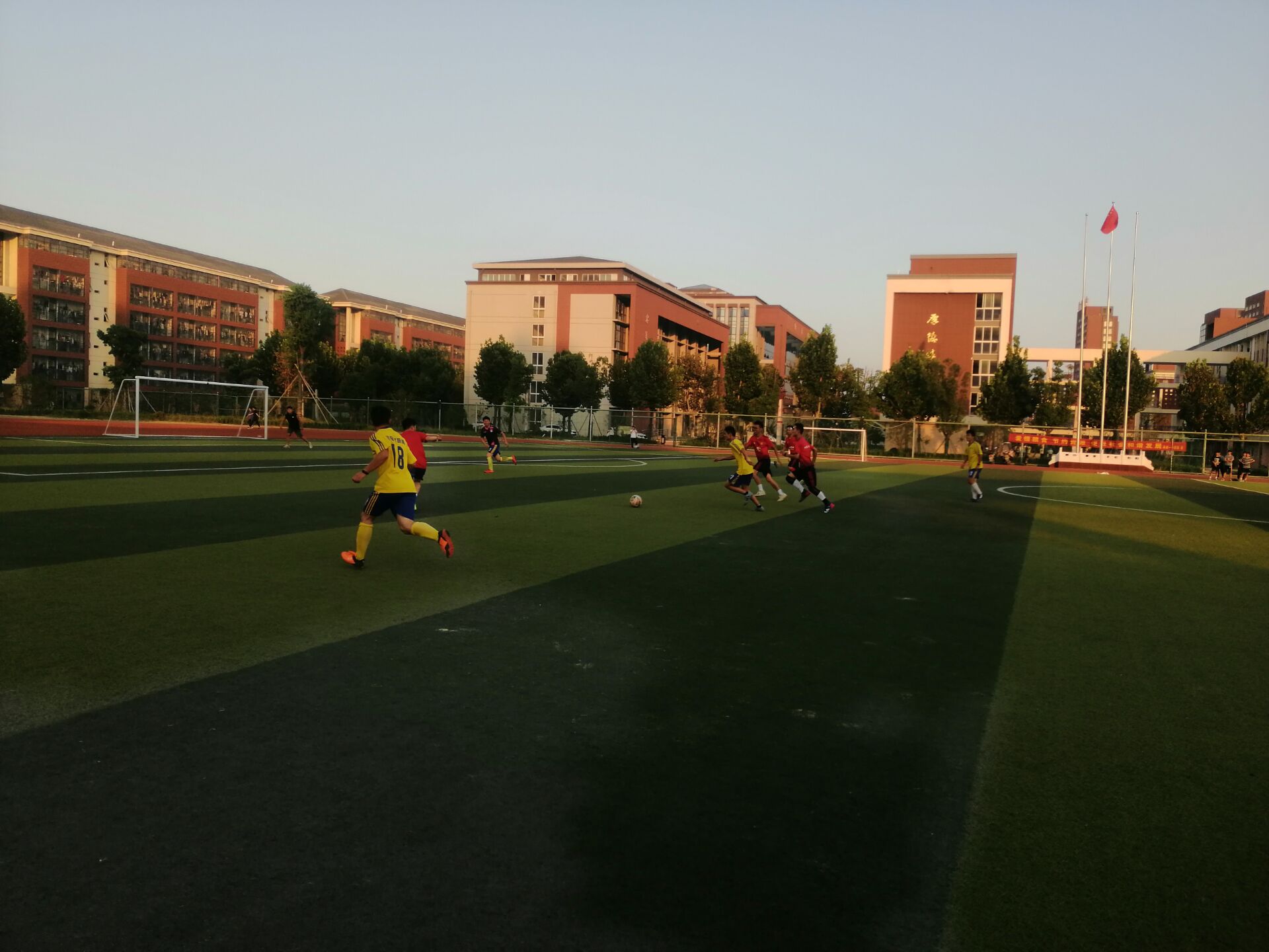阜南十小足球比赛现场,阜南曹集镇阜蒙小学足球赛